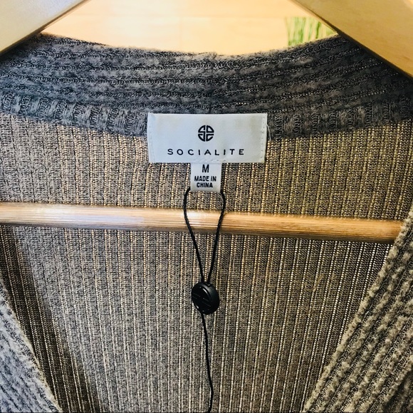 SOCIALITE TEE. - Picture 2 of 3